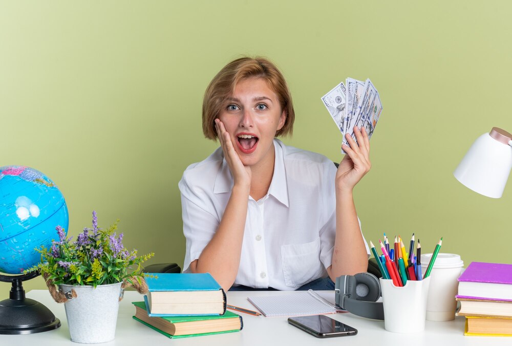 How Much Money Does an Author Make Per Year